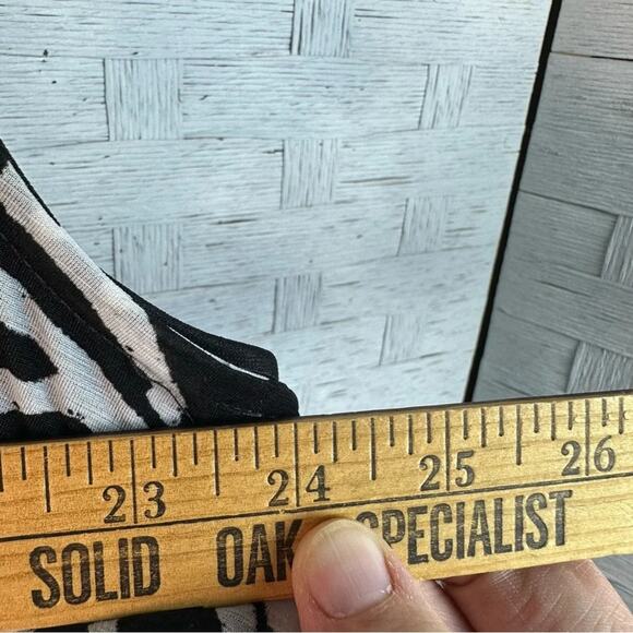 Lane Bryant Sleeves blouse floral black white V-neck sheer overlay plus size - Picture 7 of 8